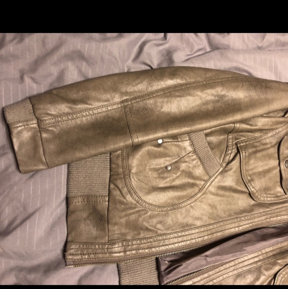 🛍 3/$15 Bomber Jacket - Picture 8 of 8